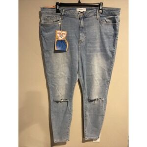 Forever 21 Love Your Butt Jeans, Sz 20, Sculpted High Rise Light Wash Distressed